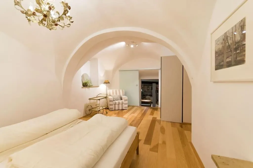 Historische Wohnung Im Herzen Der Regensburger Altstadt 0*, Regensburg
